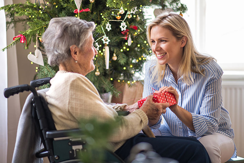 Top Tips for Modifying Holiday Activities for Seniors with Alzheimer’s